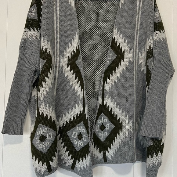 Charlotte Russe Sweaters - Charlotte Russe Open Women’s Sweater Cardigan L3